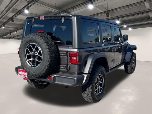 Used 2025 Jeep Wrangler Unlimited Rubicon w/ Convenience Group image 16