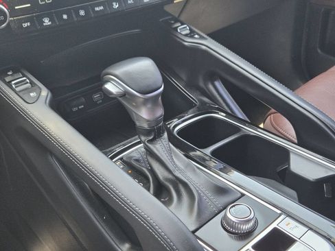 Certified 2023 Kia Telluride EX w/ EX Captain's Chair Package FWD image 9