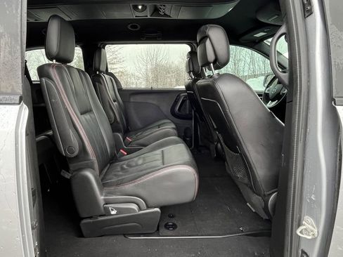 Used 2019 Dodge Grand Caravan GT image 18