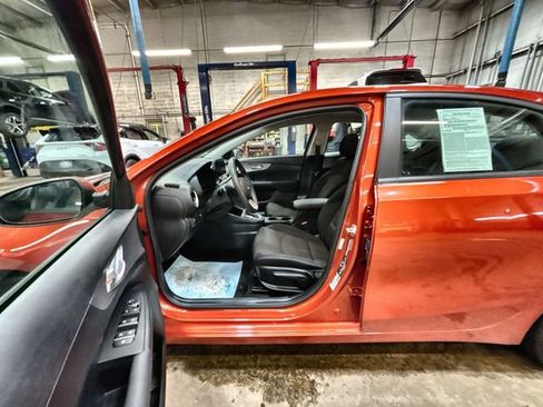 Certified 2022 Kia Forte LXS image 15