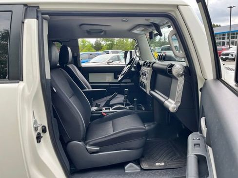 Used 2013 Toyota FJ Cruiser 4WD w/ Upgrade Pkg image 23