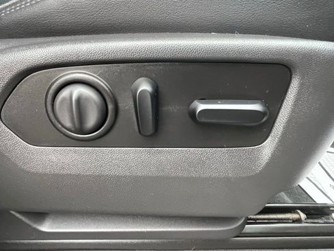 Used 2021 Chevrolet Silverado 1500 High Country w/ Technology Package image 15