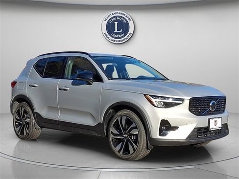 Certified 2025 Volvo XC40 B5 Plus image 1