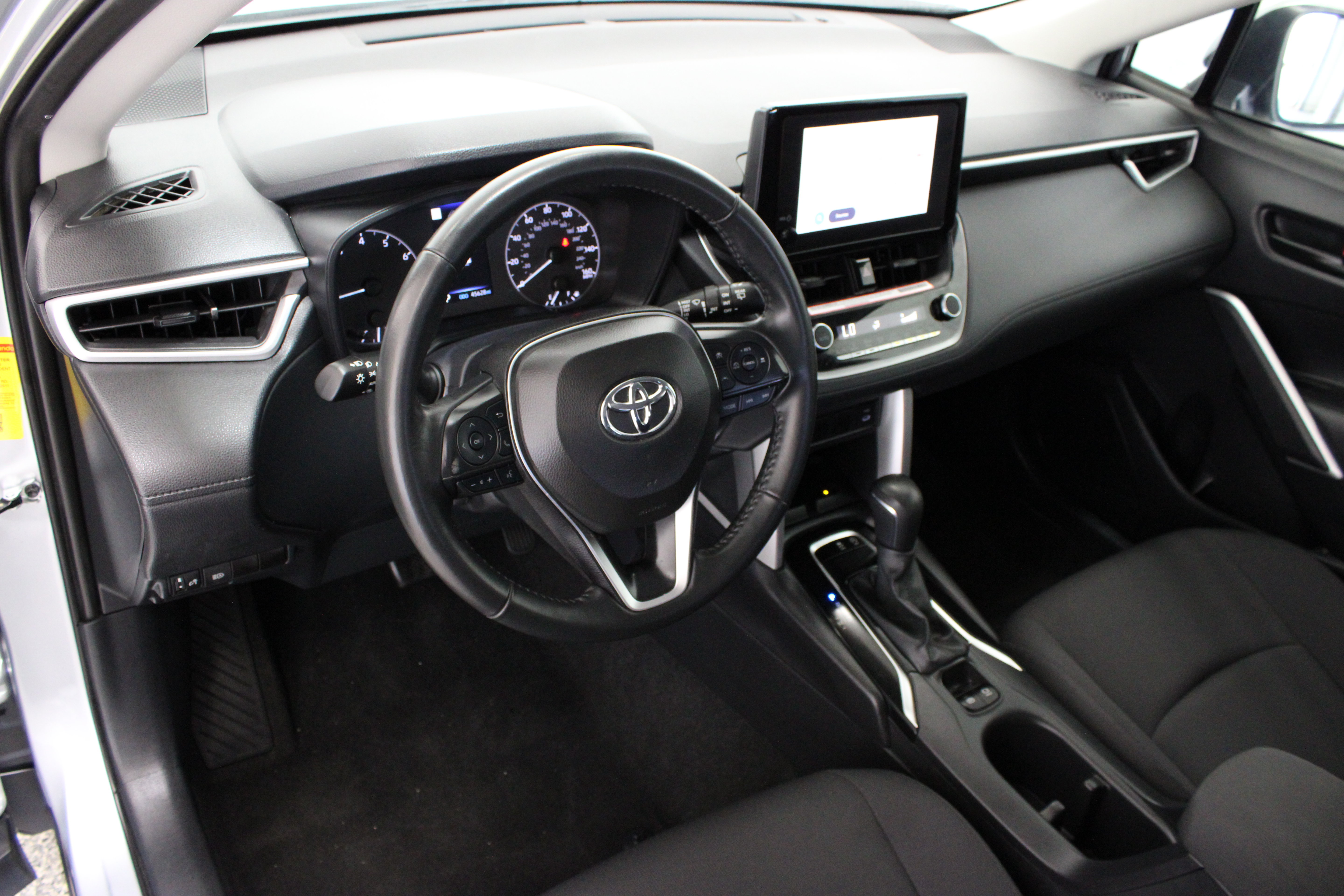Used 2024 Toyota Corolla Cross LE FWD image 13