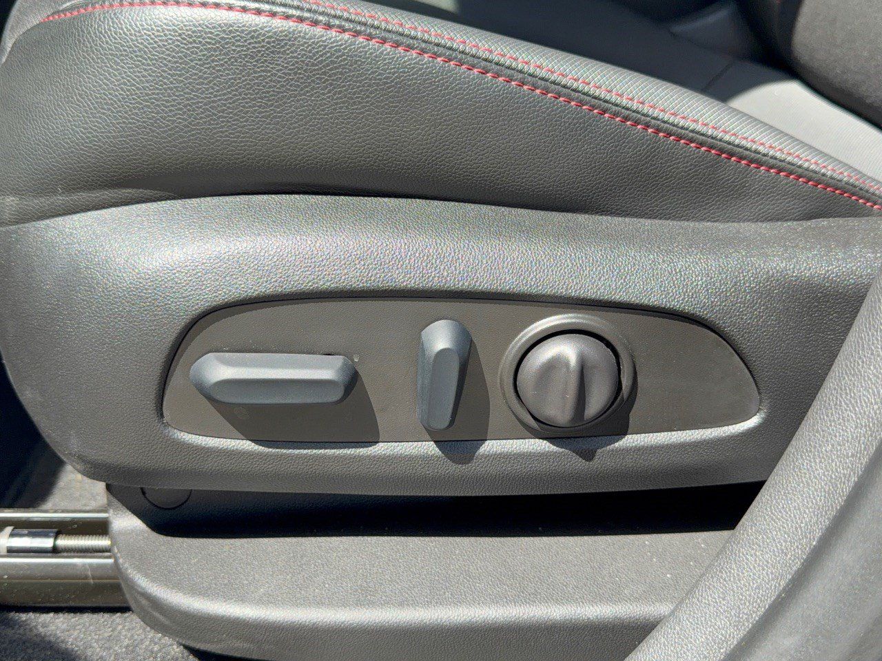 Used 2023 Chevrolet Equinox RS FWD image 16
