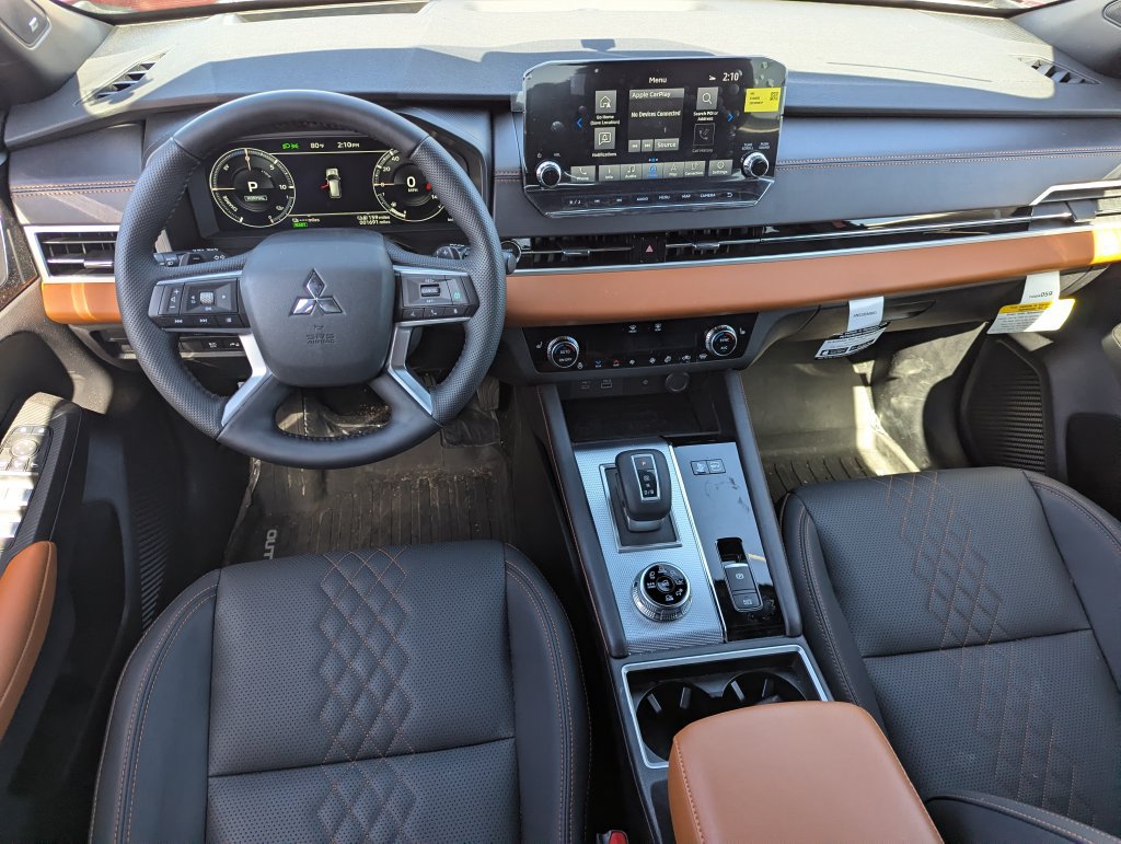 Used 2025 Mitsubishi Outlander 4WD Plug-In Hybrid image 34