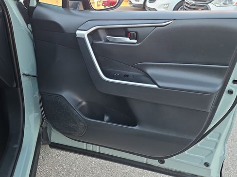 Used 2021 Toyota RAV4 XLE w/ Convenience Package image 28