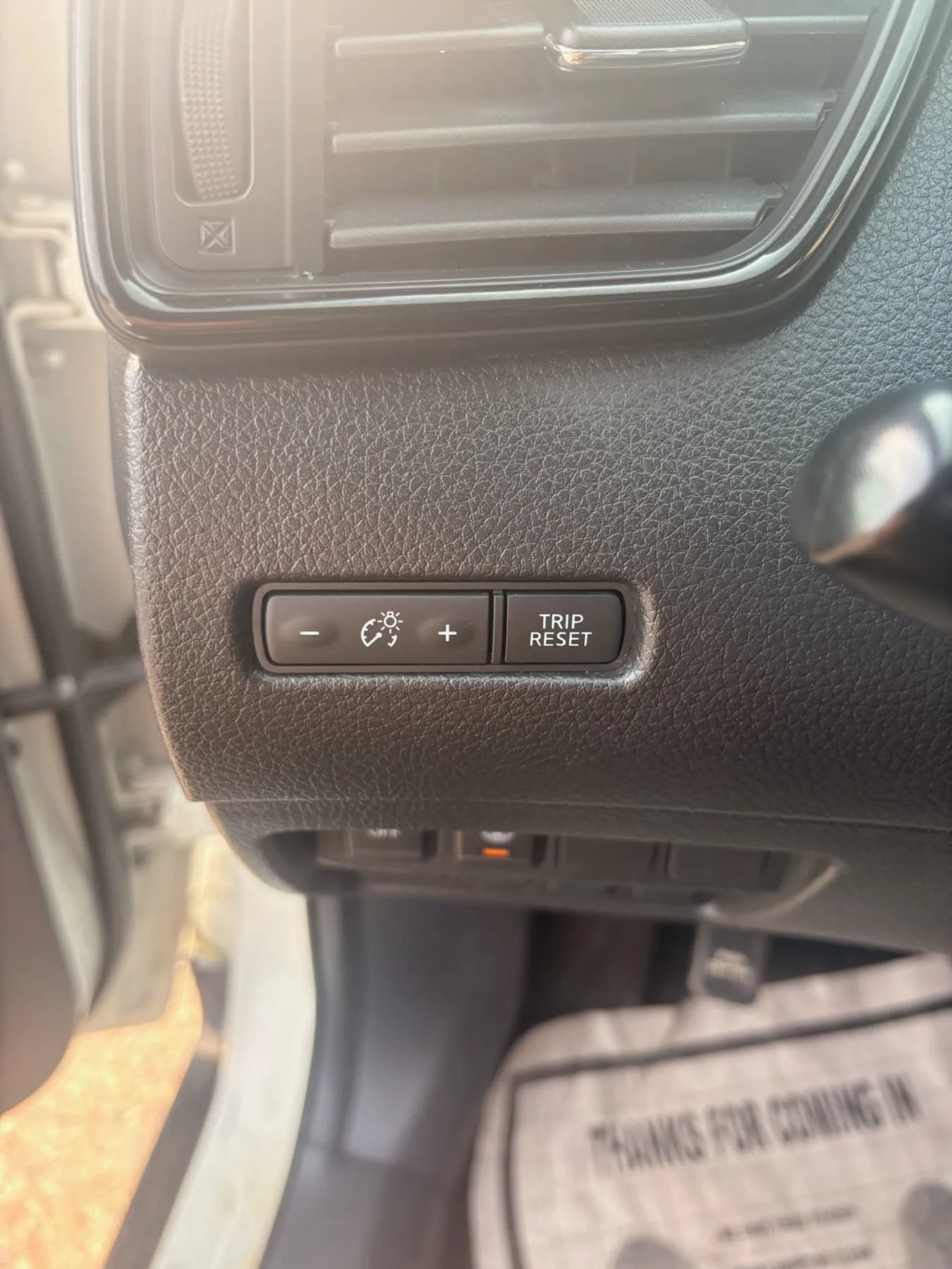 Used 2017 Nissan Rogue SV FWD image 21