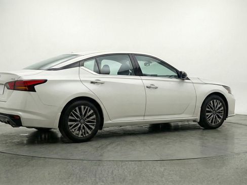 Used 2025 Nissan Altima 2.5 SV image 9