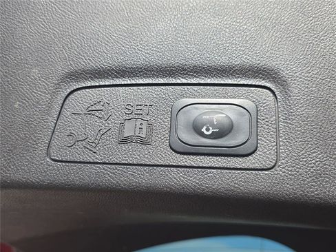Used 2017 Lincoln MKC Select w/ Select Plus Package FWD image 22