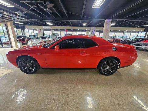 Used 2017 Dodge Challenger SXT Plus image 4
