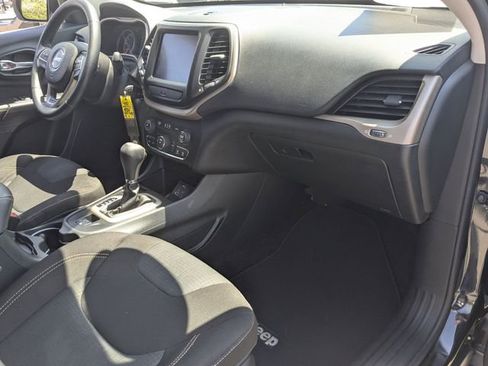 Used 2016 Jeep Cherokee Latitude w/ Comfort & Sound Group FWD image 26