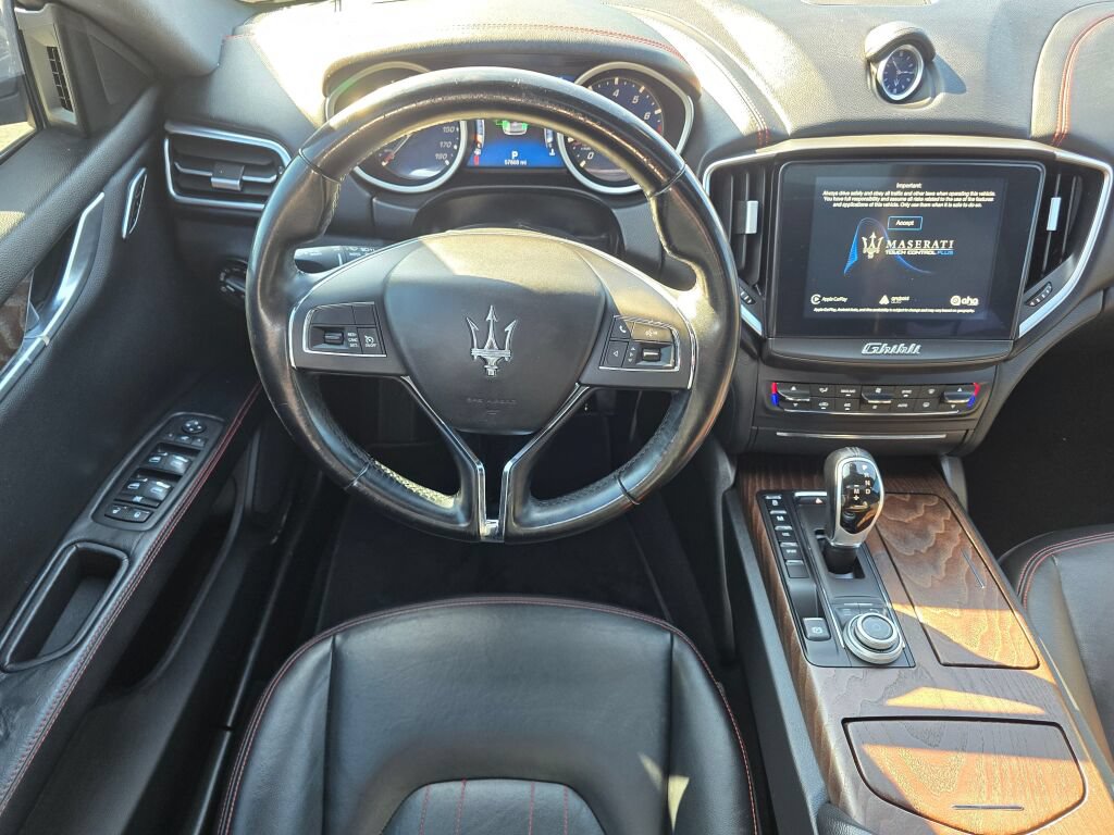 Used 2018 Maserati Ghibli S Q4 AWD/4WD image 2