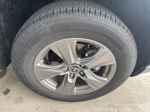 Used 2025 Toyota RAV4 LE image 37