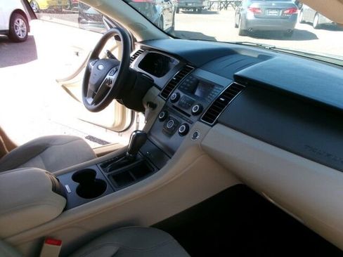 Used 2015 Ford Taurus SE image 20