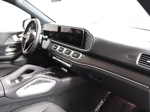 Used 2024 Mercedes-Benz GLS 450 4MATIC image 18