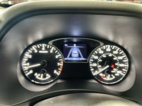 Used 2020 Nissan Pathfinder S image 10