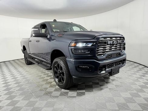 Certified 2025 RAM 2500 Big Horn AWD/4WD image 3