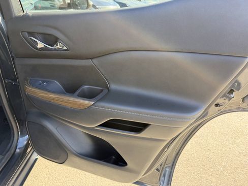 Used 2020 GMC Acadia SLE FWD image 10