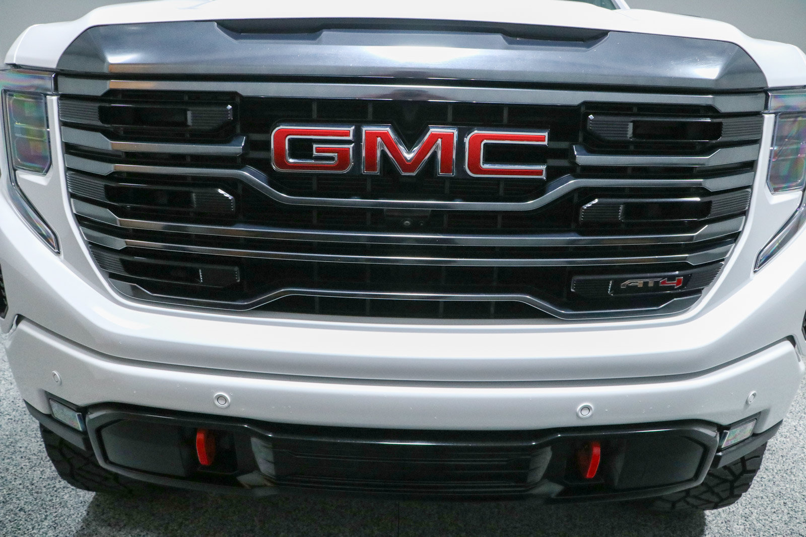 Used 2024 GMC Sierra 1500 AT4 w/ Technology Package AWD/4WD image 4
