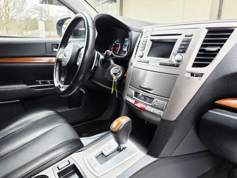Used 2013 Subaru Outback 3.6R Limited w/ Moonroof Pkg AWD/4WD image 14