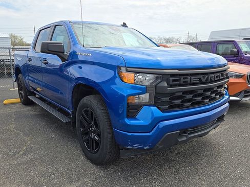 Used 2023 Chevrolet Silverado 1500 Custom image 3