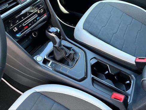 New 2026 Volkswagen Taos SE FWD image 7