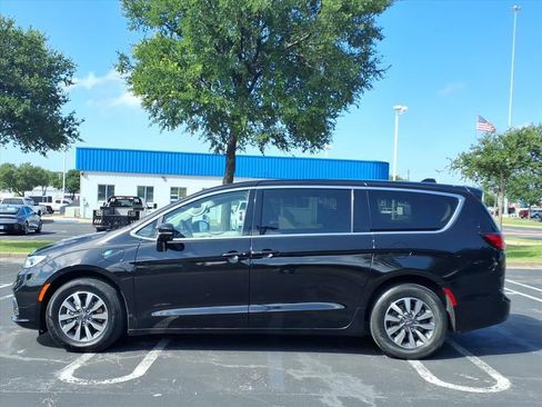 Used 2024 Chrysler Pacifica Limited FWD image 9
