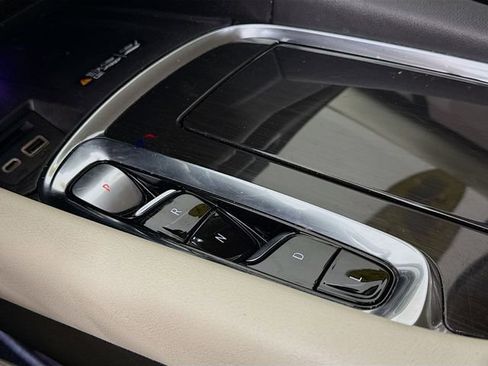 Used 2024 Buick Enclave Essence image 18