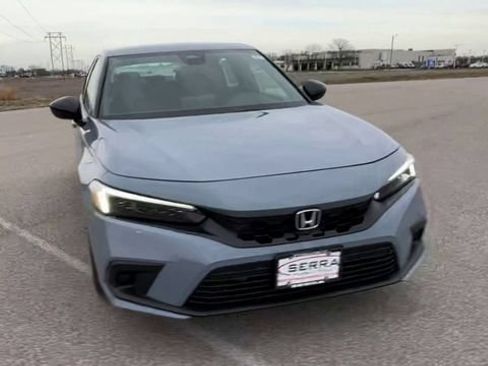 Used 2023 Honda Civic Sport image 3