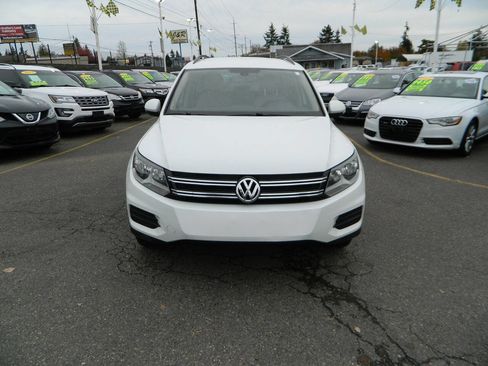 Used 2016 Volkswagen Tiguan S image 3