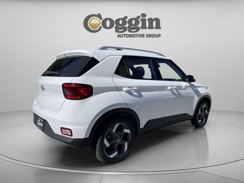 Certified 2026 Hyundai Venue SEL FWD image 6