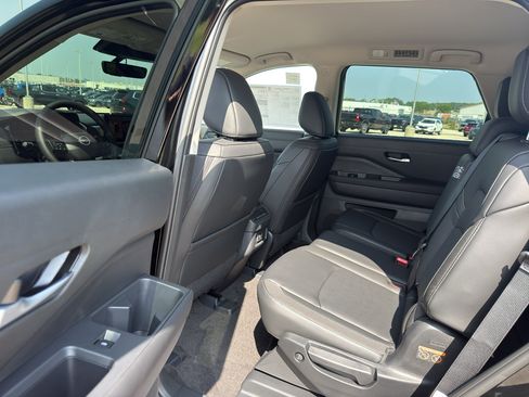 New 2026 Nissan Pathfinder SL AWD/4WD image 29