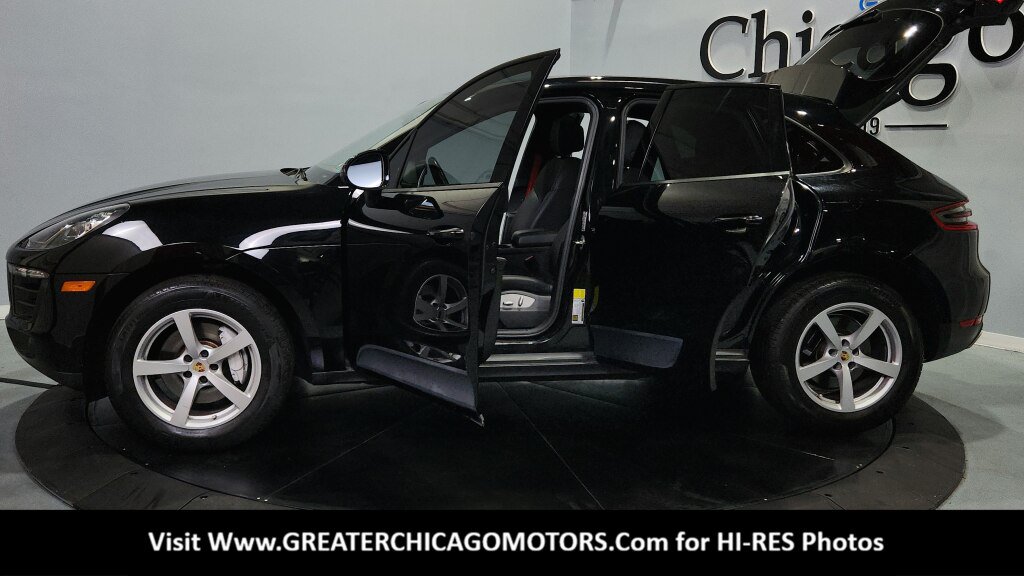 Used 2018 Porsche Macan AWD/4WD image 18