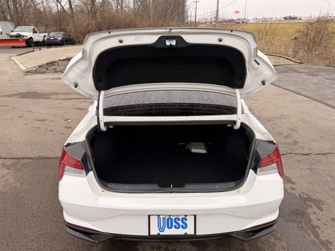 Used 2021 Hyundai Elantra Limited image 13