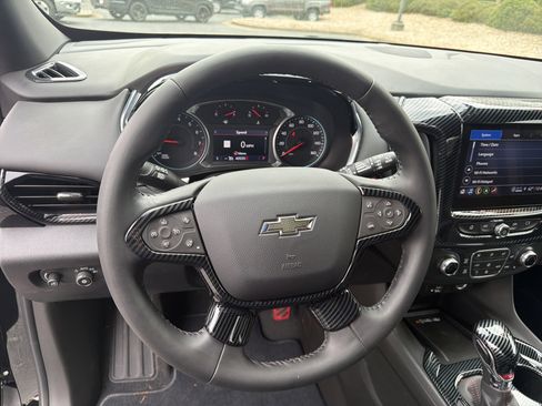 Used 2022 Chevrolet Traverse RS image 25