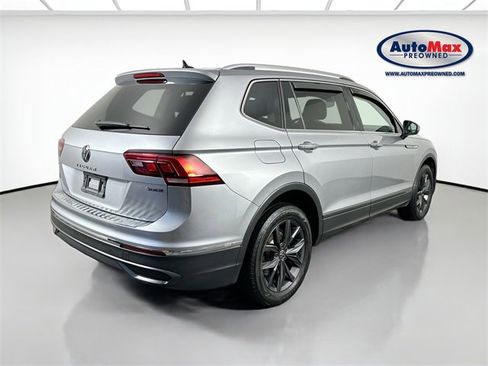 Used 2022 Volkswagen Tiguan SE image 2