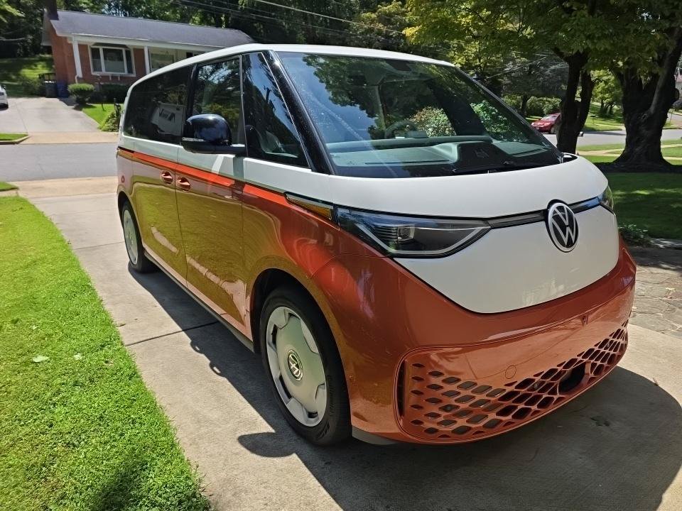 Used 2025 Volkswagen ID. Buzz 1st Edition w/ Cupholders Package RWD image 2