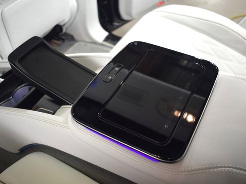 Used 2025 Mercedes-Benz Maybach GLS 600 4MATIC image 24