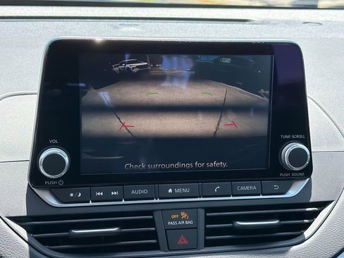 Used 2025 Nissan Altima 2.5 S FWD image 25