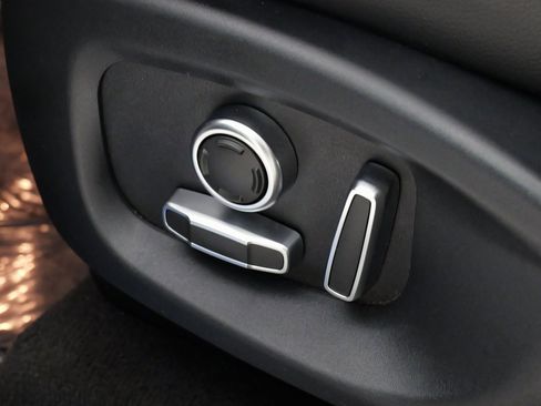 Used 2020 Jaguar F-PACE Premium image 44