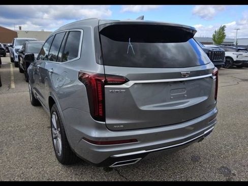 Used 2025 Cadillac XT6 Premium Luxury w/ Platinum Package AWD/4WD image 2