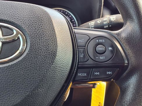 Used 2021 Toyota RAV4 LE FWD image 16