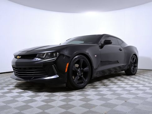 Used 2018 Chevrolet Camaro LT RWD image 2