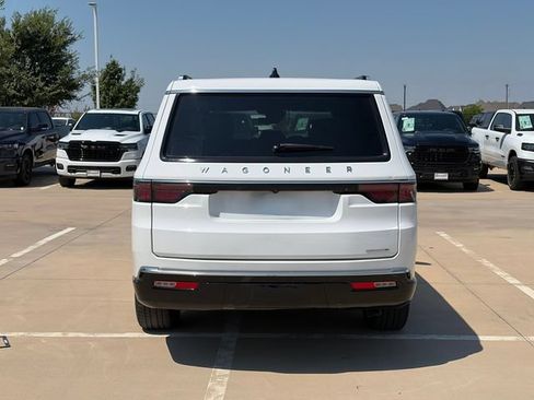 Used 2024 Jeep Wagoneer L Series II w/ Flexible Seating Group AWD/4WD image 7