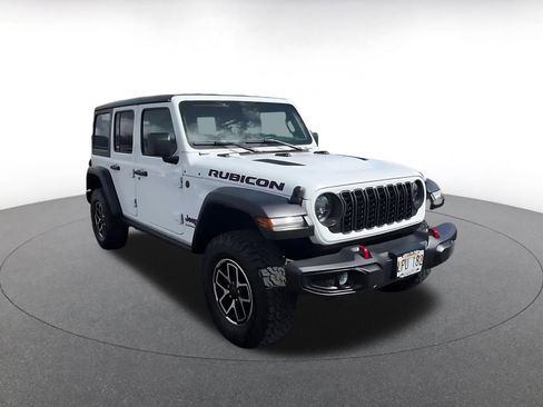 Used 2025 Jeep Wrangler Rubicon image 3