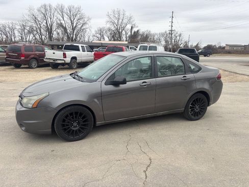 Used 2010 Ford Focus SES image 1