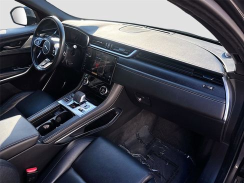 Used 2023 Jaguar F-PACE R-Dynamic S image 30