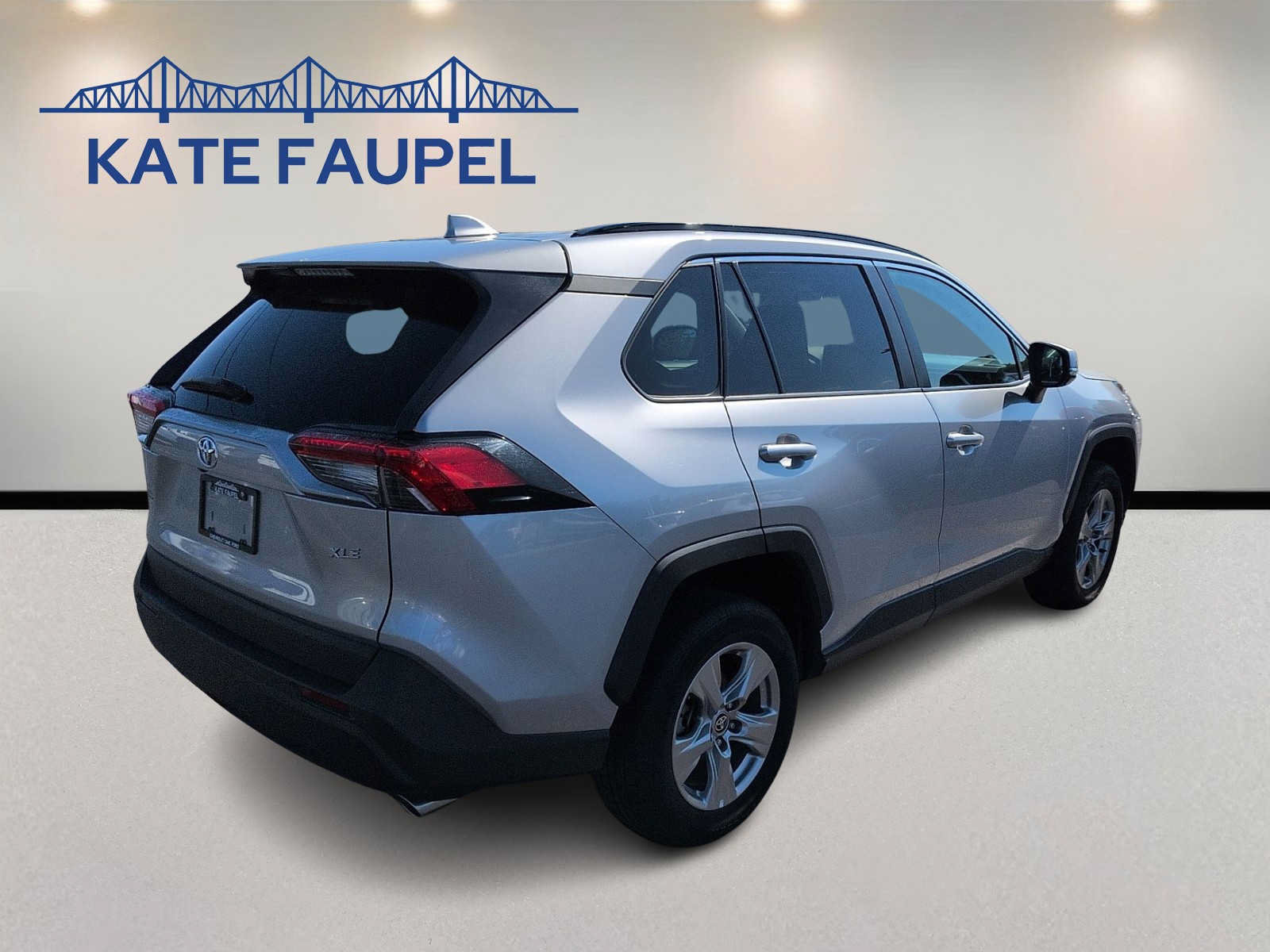 Used 2024 Toyota RAV4 XLE FWD image 7