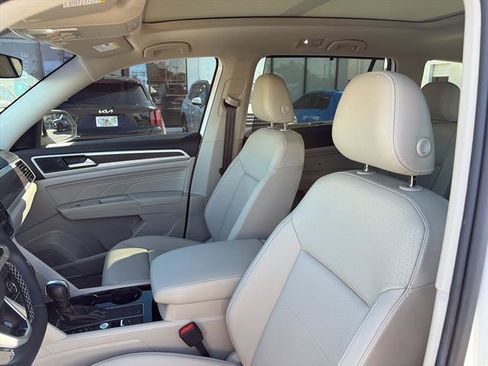 Certified 2023 Volkswagen Atlas SE w/ Panoramic Sunroof Package image 15